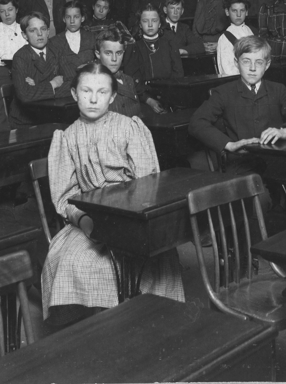 Edith Winn, Schoolgirl